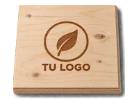 Muestra cuadrada de triplay de pino con grabado láser