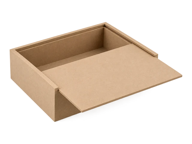 Caja de MDF con la tapa plana deslizada hacia afuera por las ranuras de sus lados, que deja ver parte del interior