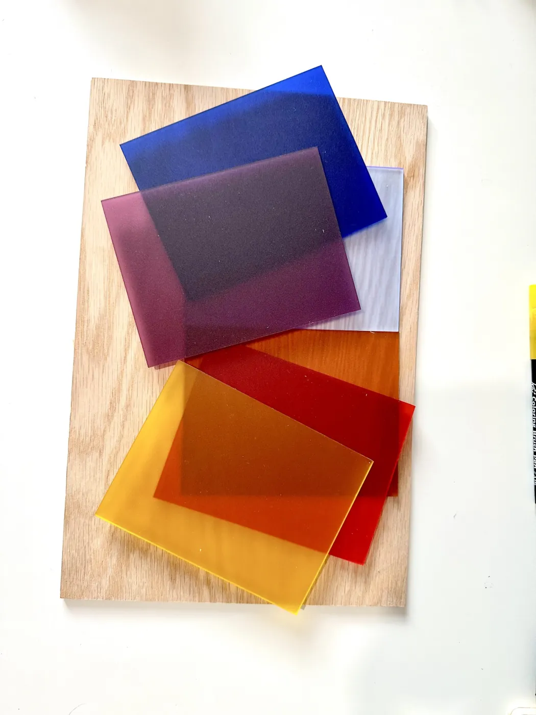 Trofeos de madera y metacrilato de color, Premio Alsea — foto 2 de 4