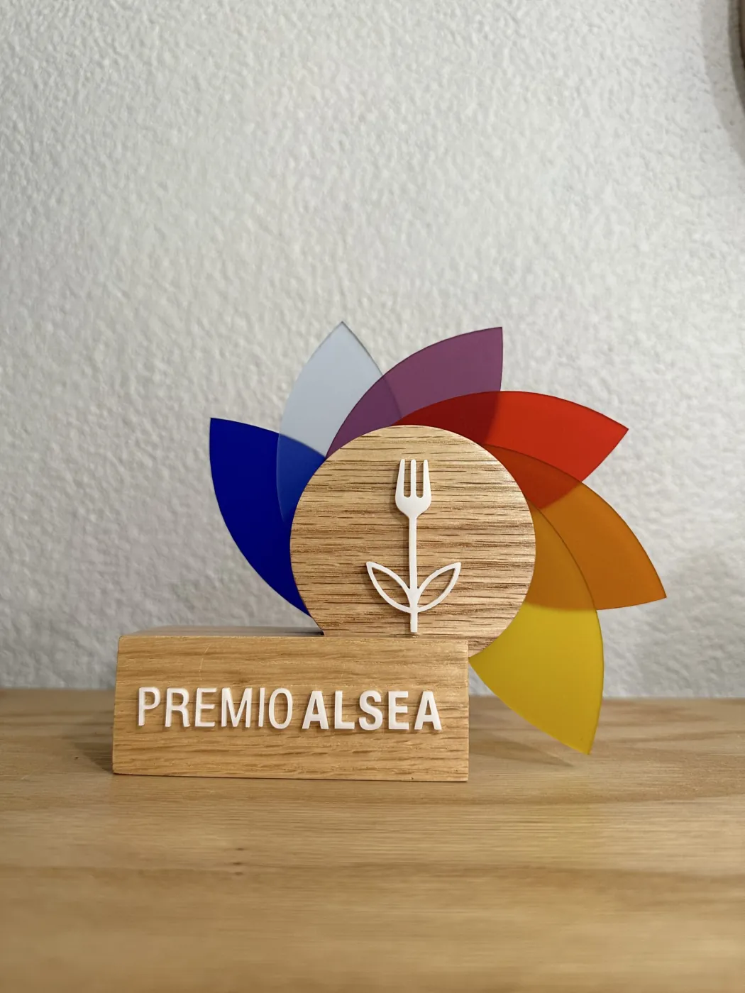 Trofeos de madera y metacrilato de color, Premio Alsea — foto 4 de 4