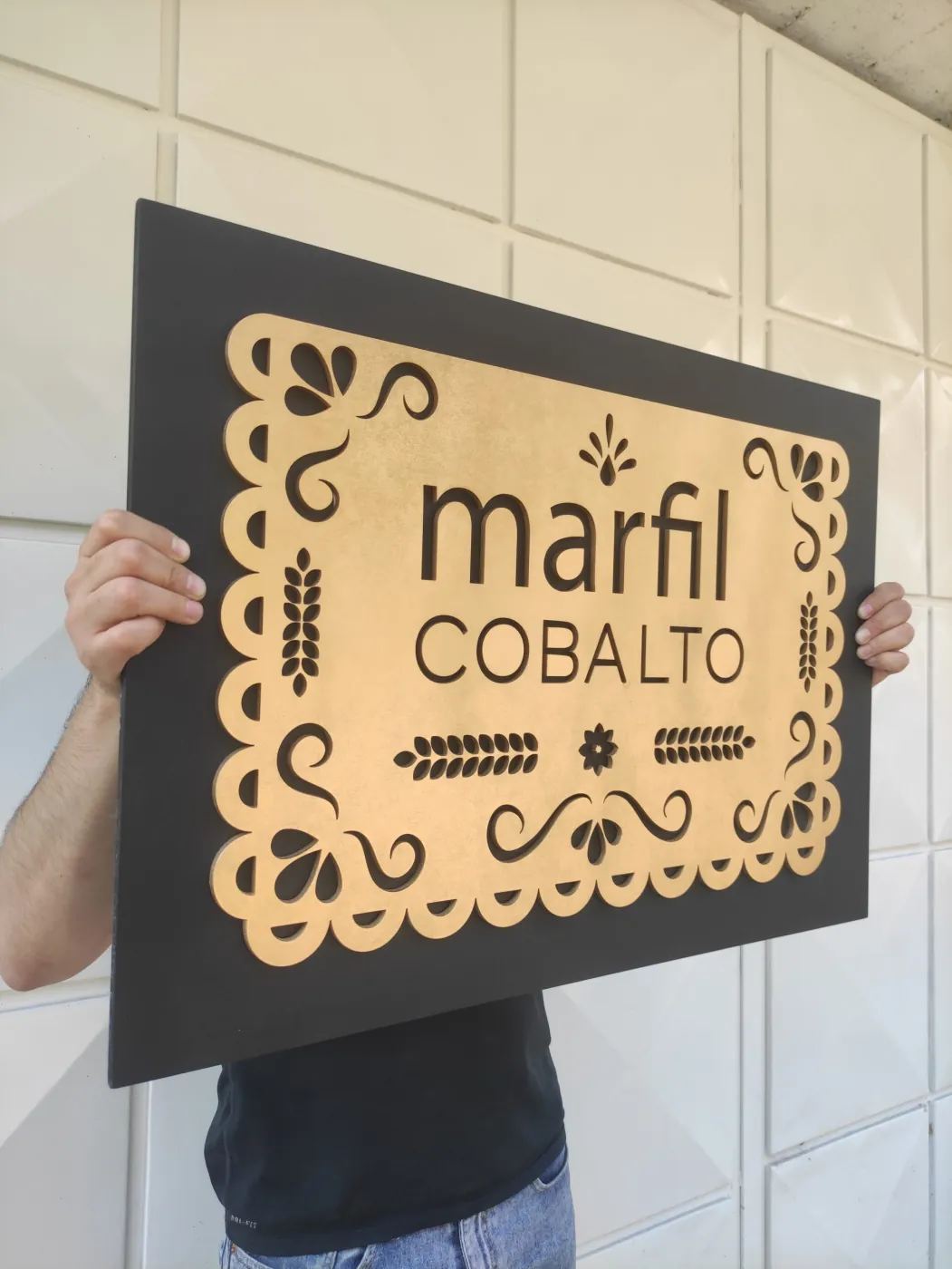 Logotipo en relieve de dos capas, Marfil Cobalto — foto 2 de 3