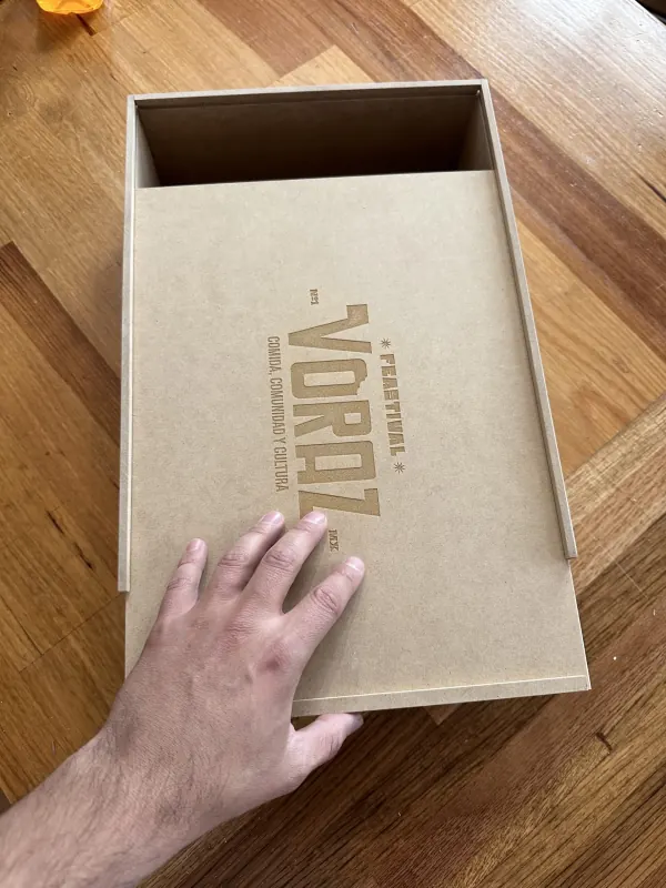 Cajas deslizables para kits de bienvenida, Voraz